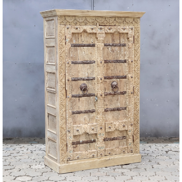 Armoire antique sculptée — bois massif naturel 80×52×21"