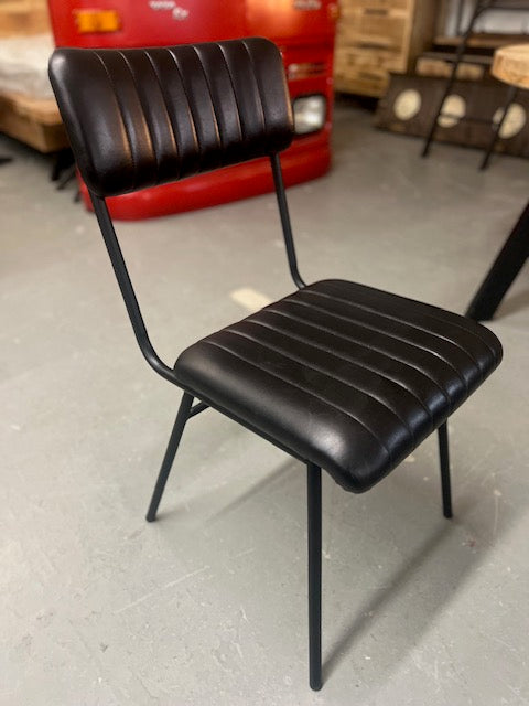 Chaise en cuir Noir Hart 18.5x13.5''