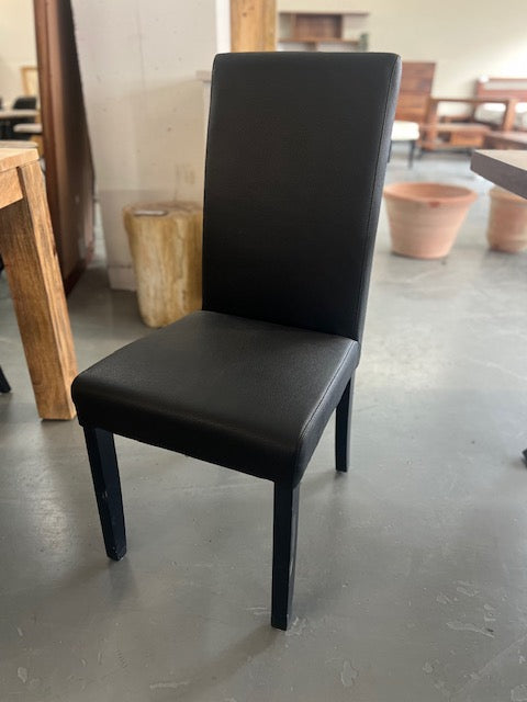 Chaise simili cuir noir