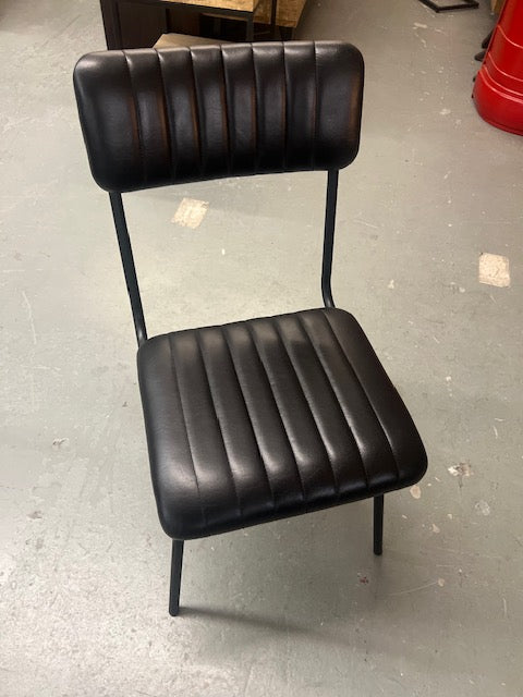 Chaise en cuir Noir Hart 18.5x13.5''