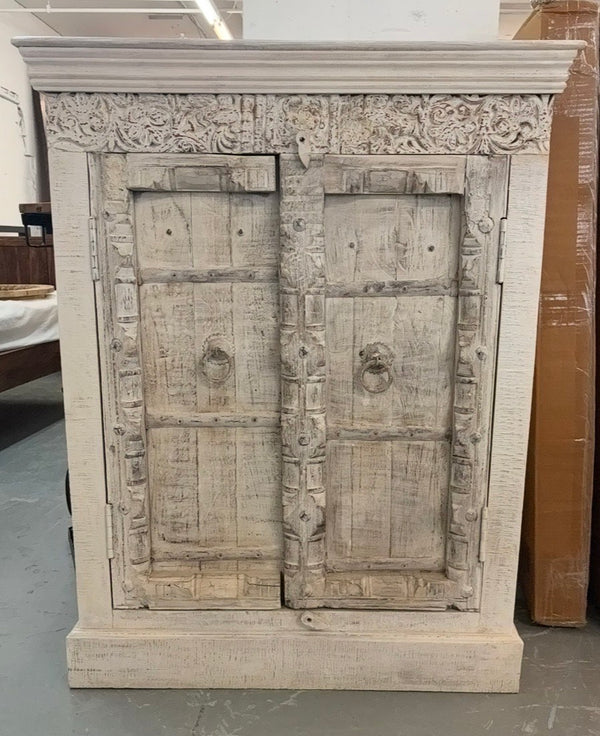 Armoire 2 portes antique 44.5x35x17''