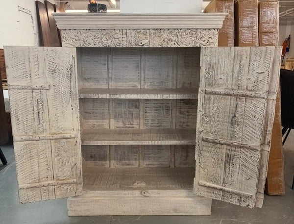 Armoire 2 portes antique 44.5x35x17''