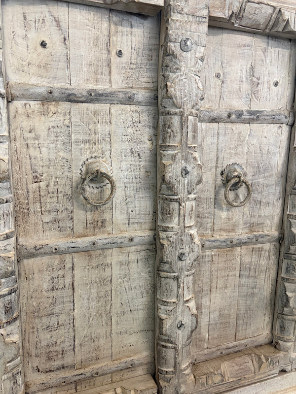 Armoire 2 portes antique 44.5x35x17''