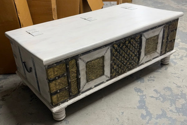 Coffre antique 17.5x47x23.5''