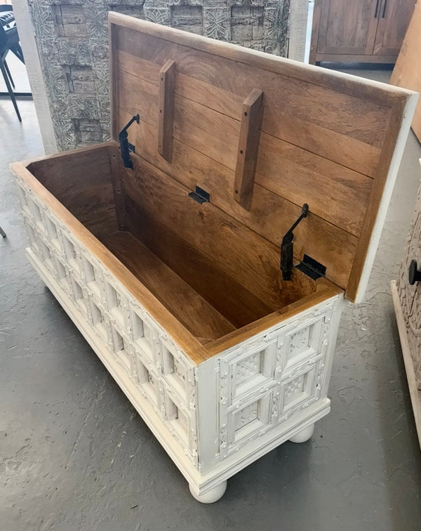 Coffre blanc 18x43x15.5''