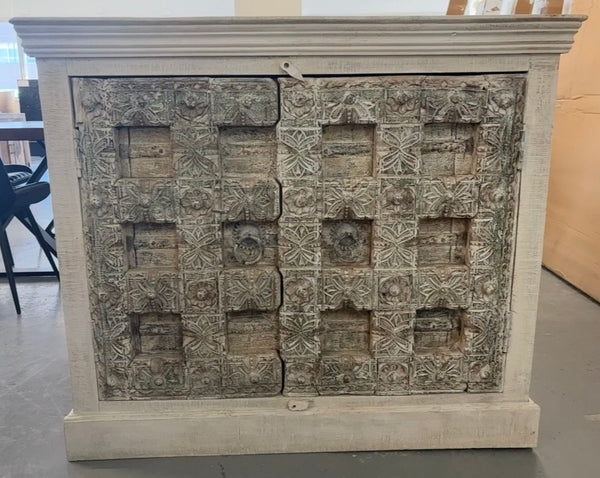 Buffet 2 portes antique 40x46x17.5''