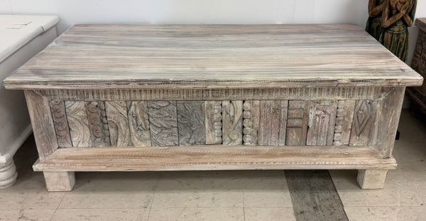 Coffre antique 17.5x48x24''