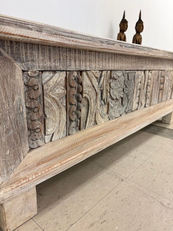 Coffre antique 17.5x48x24''