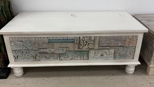 Coffre antique blanchi 18.5x47x24''