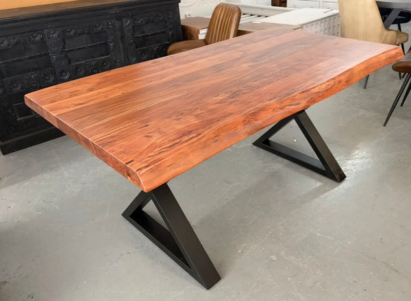 Table à dîner en Acacia Champagne 63x34''