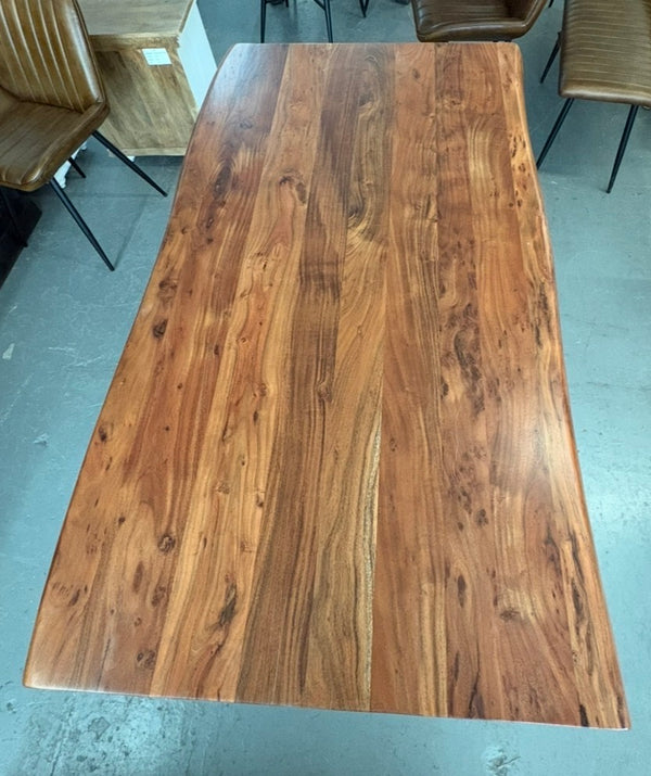 Table à dîner en Acacia Champagne 63x34''