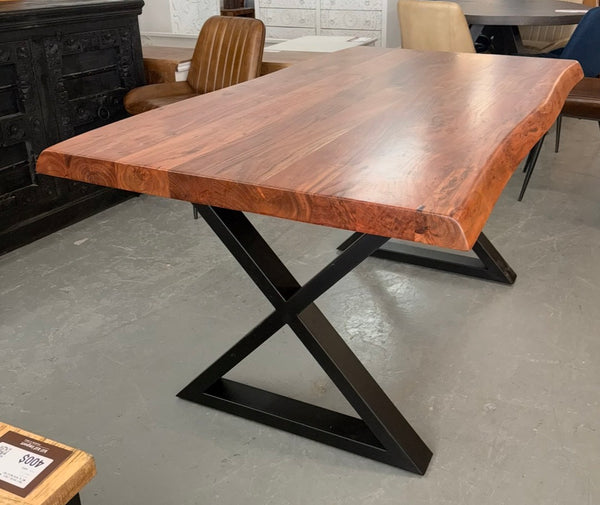 Table à dîner en Acacia Champagne 63x34''