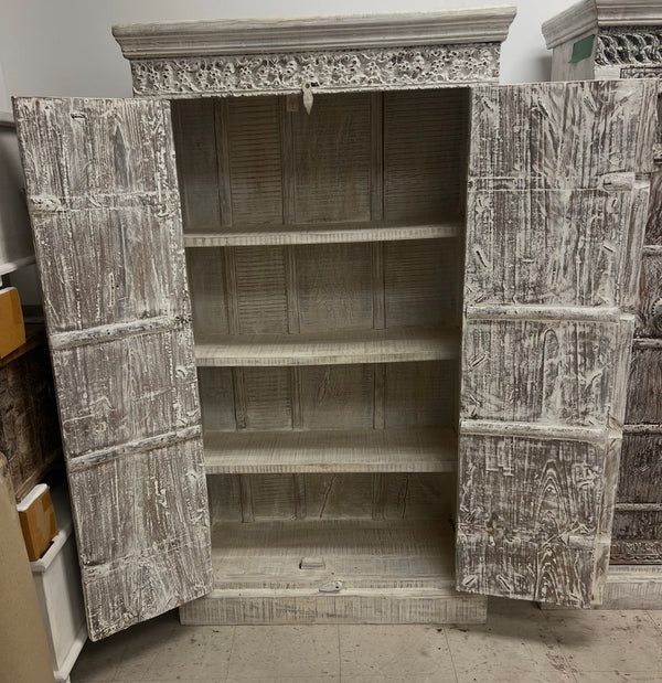 Armoire 2 portes antique 64x36x16''