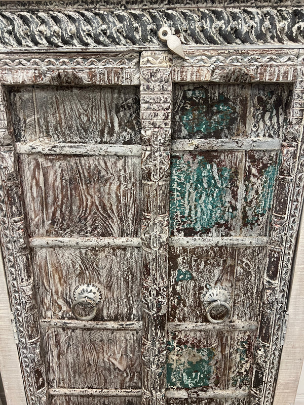 Armoire 2 portes antique 65x35.5x16''