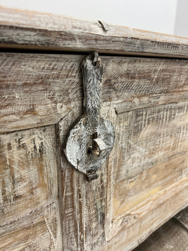 Coffre antique 17.5x47.5x18''