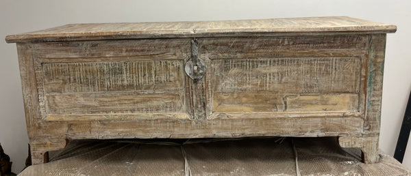 Coffre antique 17.5x47.5x18''