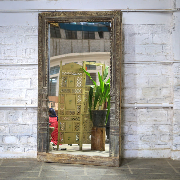 Miroir antique sculpté — bois massif patiné 83×3×47,5"