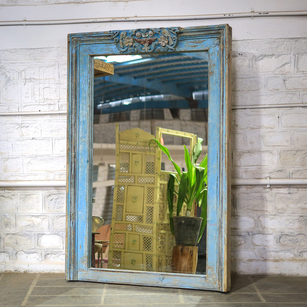 Miroir antique bleu sculpté — bois massif patiné 80×5×53"