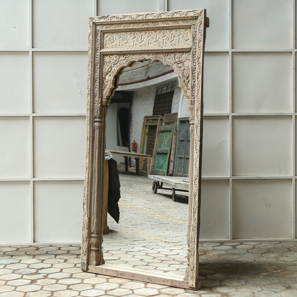 Miroir arche sculpté ancien — bois massif patiné 86×4×45"