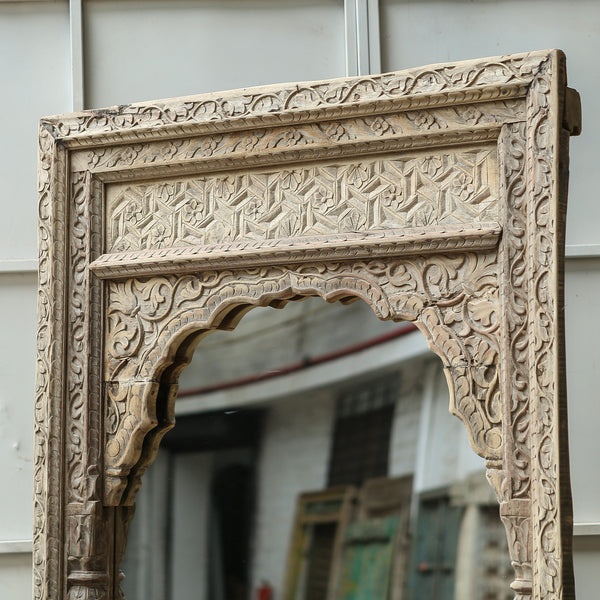Miroir arche sculpté ancien — bois massif patiné 86×4×45"