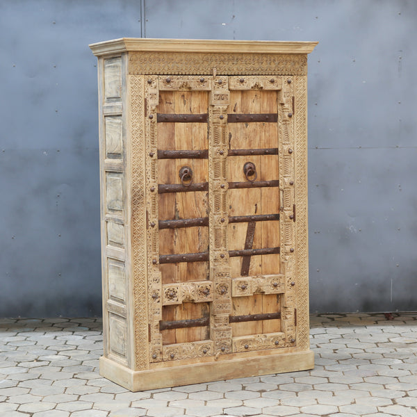 Armoire ancienne sculptée —  ferrures rustiques 78×50×22"