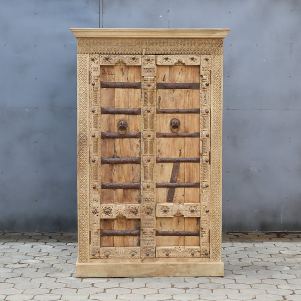 Armoire ancienne sculptée —  ferrures rustiques 78×50×22"