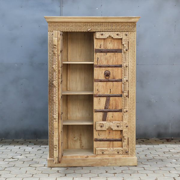 Armoire ancienne sculptée —  ferrures rustiques 78×50×22"