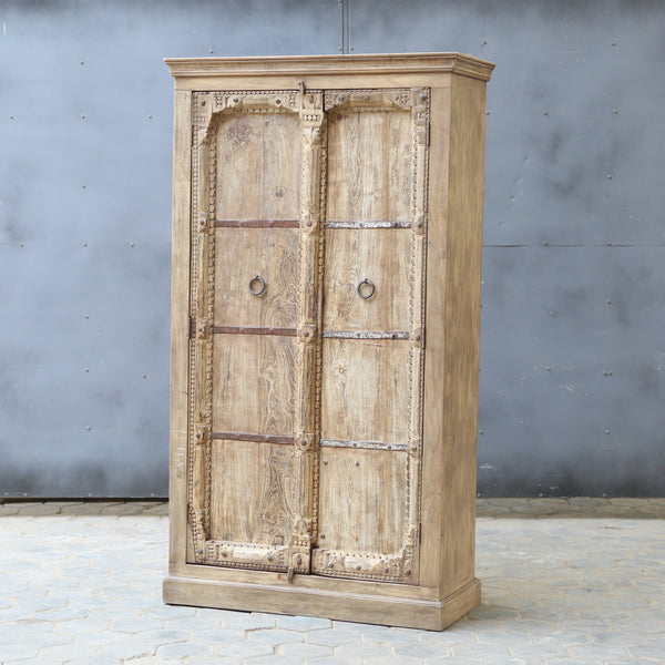 Armoire ancienne minimaliste — bois massif patiné 81×45×19"