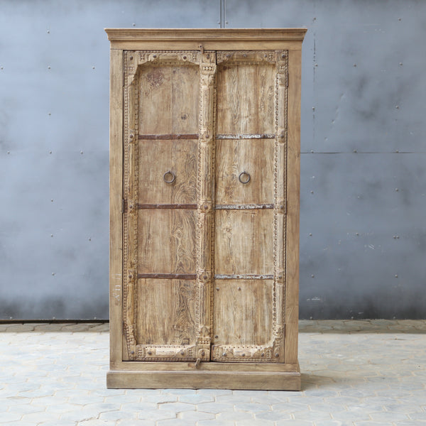 Armoire ancienne minimaliste — bois massif patiné 81×45×19"