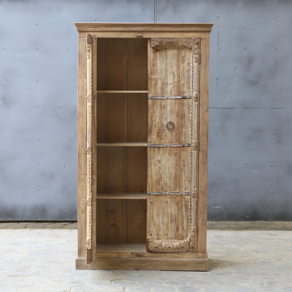 Armoire ancienne minimaliste — bois massif patiné 81×45×19"