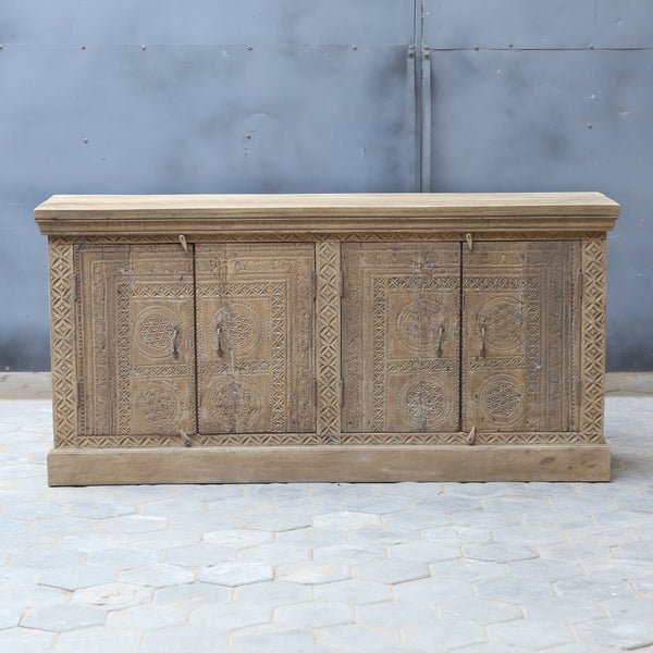 Buffet sculpté ancien — bois massif naturel 34.5×70×18"
