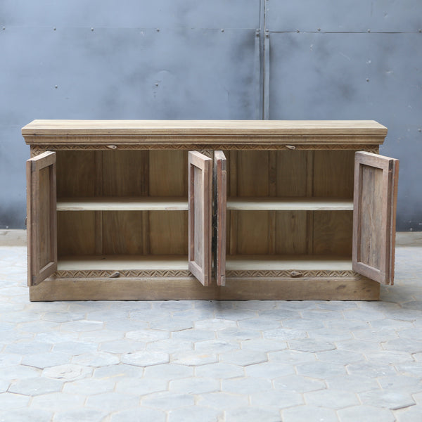 Buffet sculpté ancien — bois massif naturel 34.5×70×18"