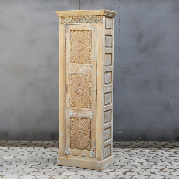 Colonne de rangement sculptée — bois massif patiné 83×28×18"