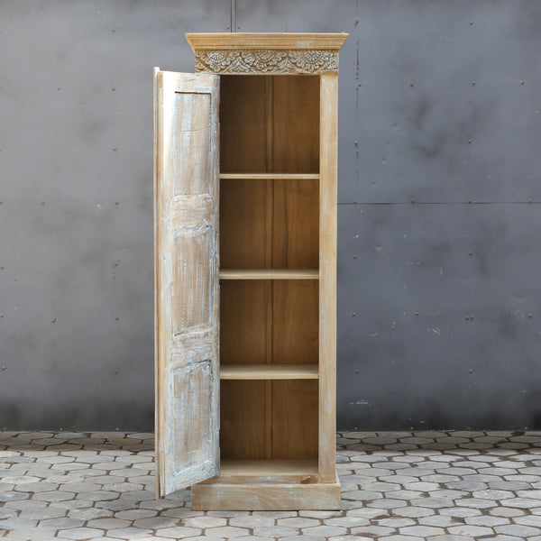 Colonne de rangement sculptée — bois massif patiné 83×28×18"