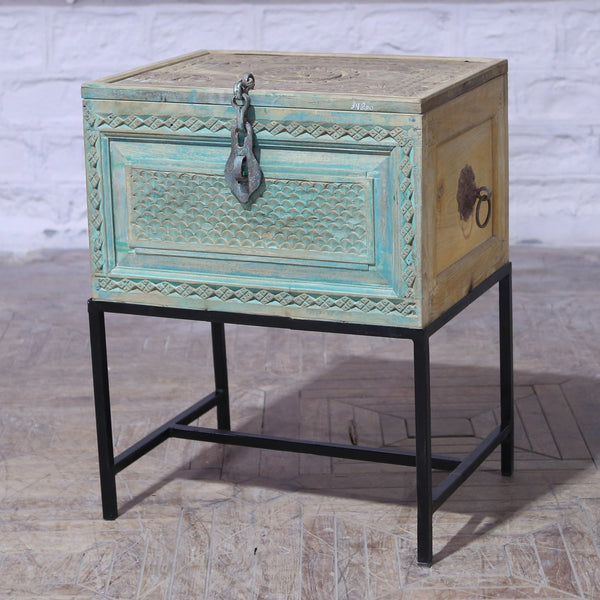 Coffre en bois d’acacia — 23.5×18.5×16.5" — PA34200
