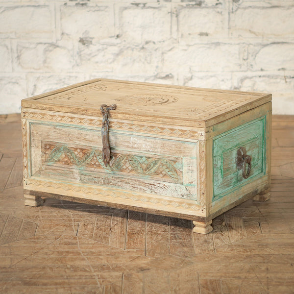 Coffre en bois d’acacia — 27×19×14" — PA34207