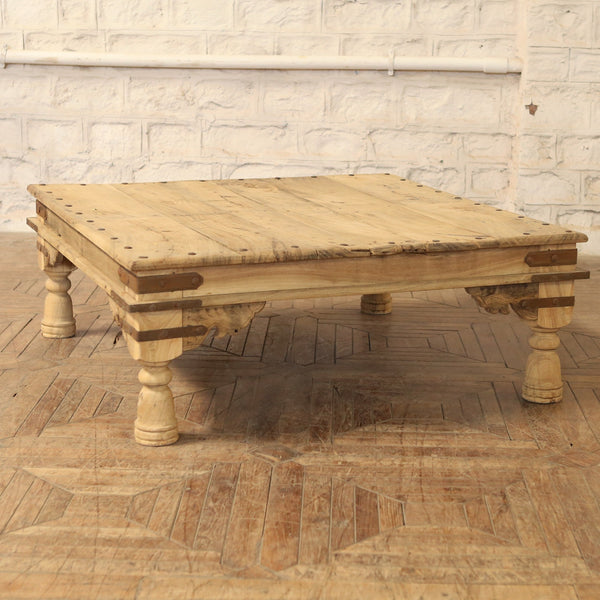 Table basse en bois de teck — 48×48×18" — PA35683