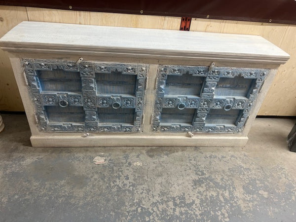 Buffet antique 4 portes 37.5x79x17.5''