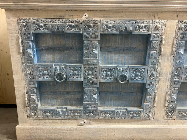 Buffet antique 4 portes 37.5x79x17.5''