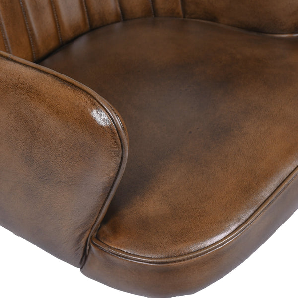 Chaise accoudoir Nina en cuir marron