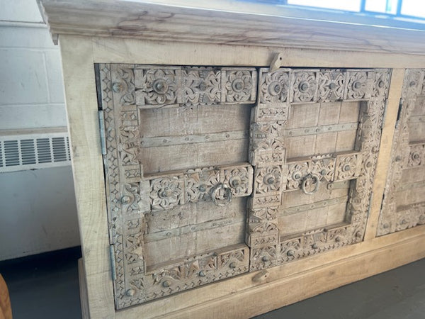 Buffet 4 portes antique 37.5x86x17.5''