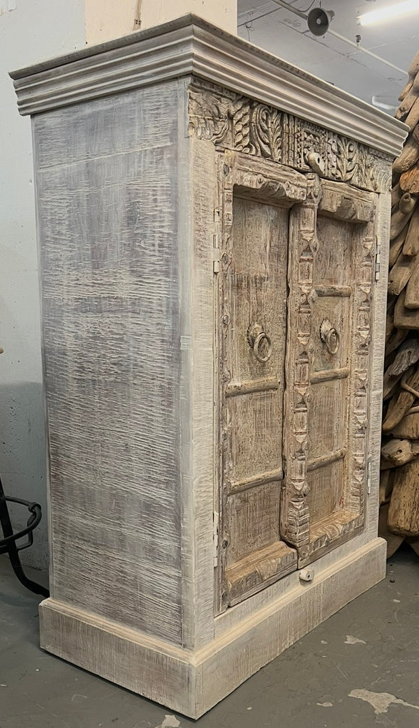 Armoire 2 portes antique 46x34x17,5''