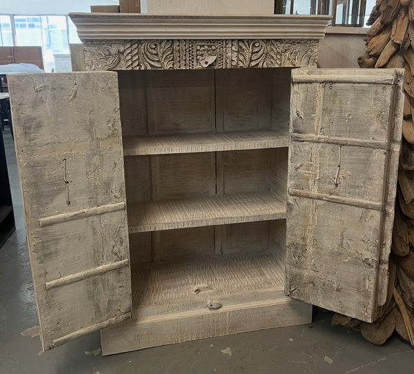 Armoire 2 portes antique 46x34x17,5''