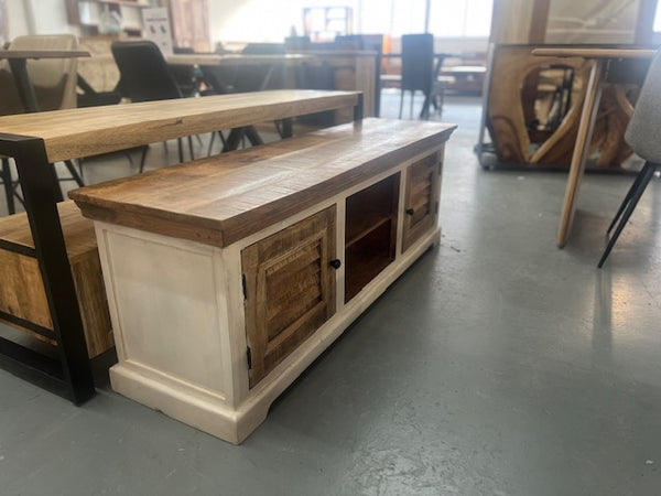 Meuble vidéo Manguier 20x57x16''